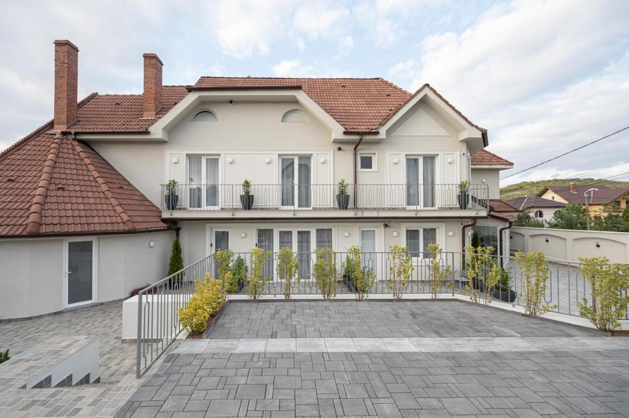 Dozsa Residence Oradea Extérieur photo