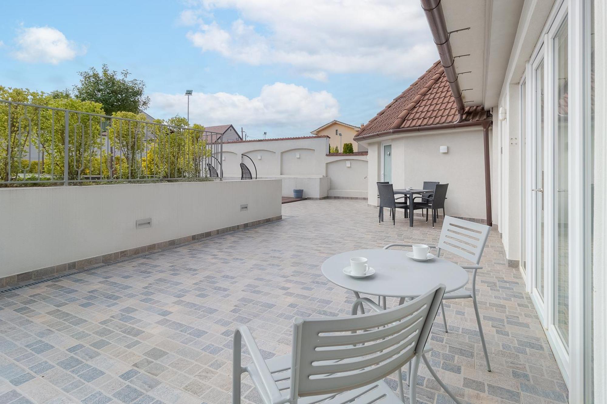 Dozsa Residence Oradea Extérieur photo